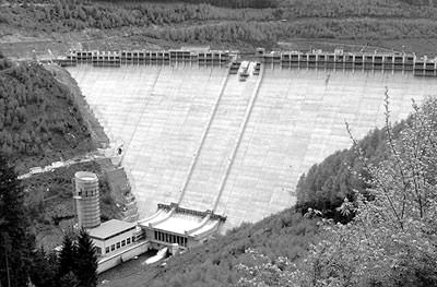 Massige Bauteile aus Beton, selbstverdichtender Beton, Zement, Beton, Hydratationswärme, Zement-Merkblatt, SVB-Technologie