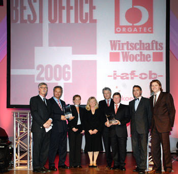 Büroplanung, Best Offices, orgatec, Rehau, BMW, Bürokonzepte, Büroeinrichtung, Arbeitsabläufe, Besprechungstisch, Schrankwände, ausziehbare Schubladen, Bürowelt, Gruppenschreibtische, Open-Space-Büro