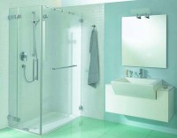 Duschwannen in XXL-Formaten wirken großzügiger als Minibadewannen