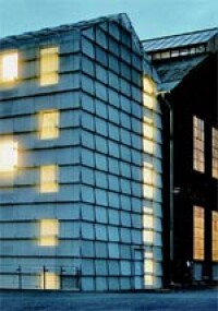 "Anbau" mit Streckmetall-Fassade ergänzt Bochumer Jahrhunderthalle