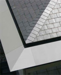 Schieferdeckung im Alurahmen auf massivem Betondach