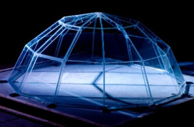 Glas-Kunststoff-Kuppelkonstruktion ohne metallische Unterkonstruktionen