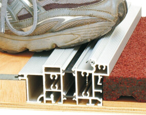 Neue barrierefreie Balkontür verspricht Wohnzimmerdichte