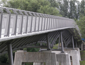 Weltweite Vorzeige-Brücke in Kassel mit verklebten ultra-hochfesten Betonplatten