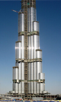 Höchstes Gebäude der Welt erstrahlt mit Edelstahl