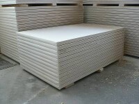 Untersucht: Spanplatten mit Stroh-, Miscanthus- oder Topinamburanteil