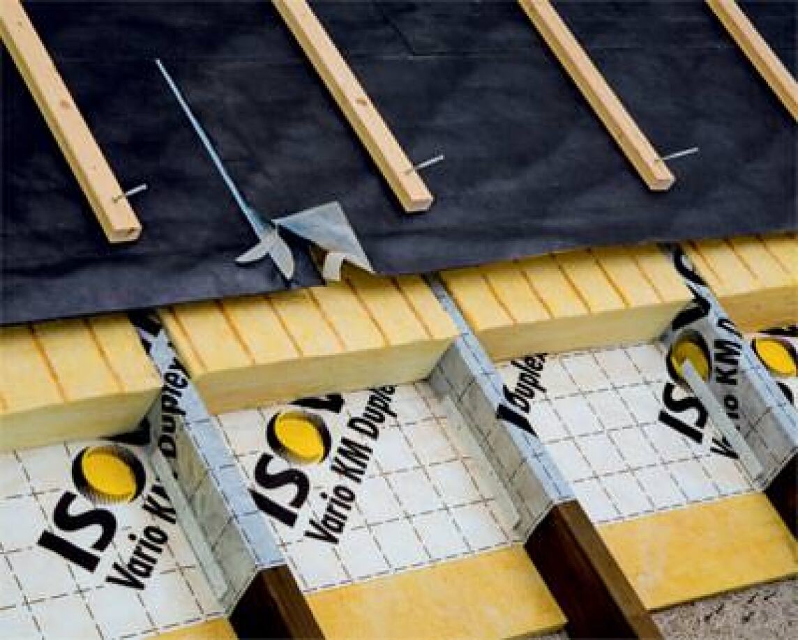 Isover-Modernisierungsplatten ergänzen Zwischensparrendämmung von außen