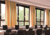 Vorhänge, Innenraumhygiene und Akustik in Schulen
