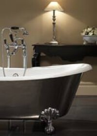 Badewannen aus emailliertem Gusseisen gekleidet in Kupfer, Blei oder Leder