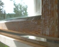 Renovieren alter Holzfenster mit bleiweißhaltiger Beschichtung
