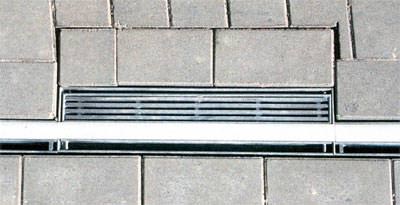 Schlitzrahmenentwässerung mit integrierter LED-Beleuchtung