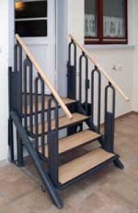 Lifttreppe FlexStep: Eine Treppe wandelt sich zum Plattformlift