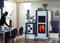 Kachelofen mit Backofen und Herd