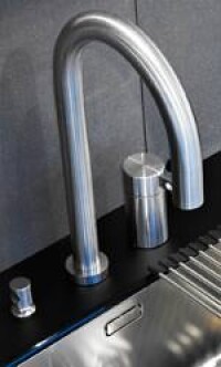 Edel: Küchenarmaturen aus purem Edelstahl