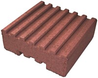 Fundamentstein für Holzkonstruktionen im Garten