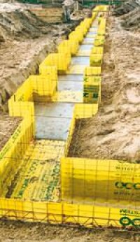 Universal-Schalmaterial aus Baustahl-Matte und Polyethylenfolie