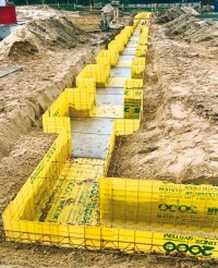 Universal-Schalmaterial aus Baustahl-Matte und Polyethylenfolie