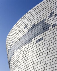 Finnischer EXPO-Pavillon mit Holz-Kunststoff-Verbundmaterial verkleidet