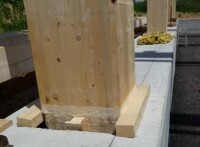 Neue Zulassung für unmittelbar eingespannte Brettschichtholz-Stützen