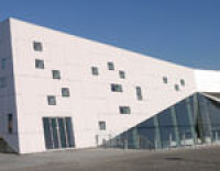 Brørup Sparekasse in dynamischer Gebäudehülle aus Corian