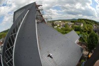 Kirchendachsanierung mit wärmendem ThermoSklent und Schiefer