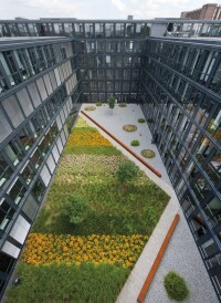 Stein + Design vor den "Rheinhallen Köln-Deutz"