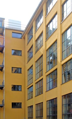 „Kaffeelofts“: Atelierverglasung mit sehr schlanken Stahlprofilen