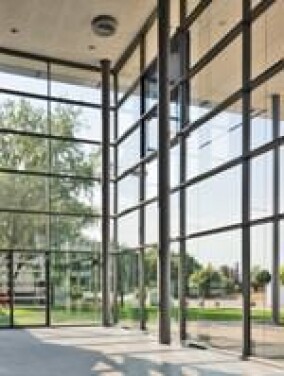 Eingangshalle Nord der Messe Hannover aus Fassadensicht