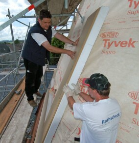 Kirchendachsanierung mit wärmendem ThermoSklent und Schiefer