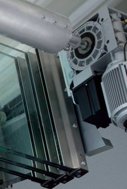 Hubstaffeltore ganz aus Glas statt Rollgitter | Glastore aus VSG