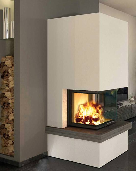 Neue dreiseitig verglaste Kaminanlagen mit Speicherstein von Camina