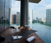 Balkone mal anders: Schwimmen in Singapurs Wolken