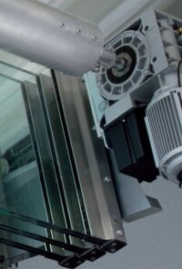 Hubstaffeltore ganz aus Glas statt Rollgitter