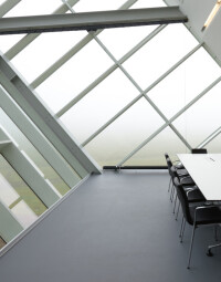 Industriearchitektur: Linoleum trifft bei Fiberline auf Glasfasern