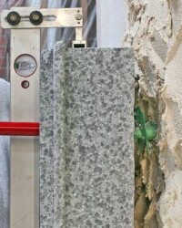 Sto-Rotofix plus hält Dämmplatten ohne Kleber