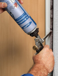 Novoferm erhält Zulassung für Zargenhinterfüllung mit Brandschutzschaum