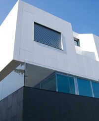 Funkelnde Luxusvilla in Corian gehüllt