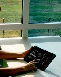 Dimmbares Sonnenschutzglas von EControl mit Solarsensor-Automatik ausrüstbar