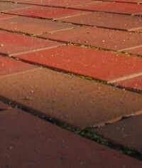 Pflasterklinker oder Betonstein? Studie zu CO<sub>2</sub>-Emissionen und Ressourcenverbrauch