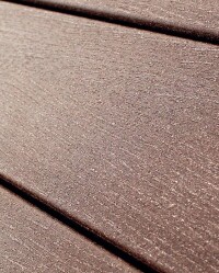 Holz oder WPC? Neue NATURinFORM-Terrassendiele mit Holzmaserung