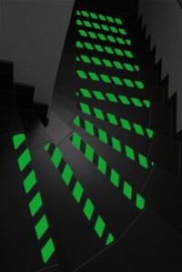 Neue nachleuchtende Anti-Rutsch Bänder und Kantenprofile von Watco