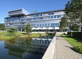 Nachhaltig mit Wicona: Passivhauszertifizierte Pfosten-Riegel-Fassade für Dachser