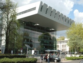 SUPER C der RWTH Aachen mit Multifunktionsgläsern und integrierten Folienrollos