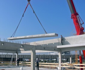 Thermisch aktivierte Spannbeton-Fertigdecke von Uponor und Elbe Spannbetonwerk