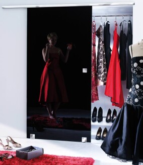 Neues MWE-Schiebetüren-System mit Bodenlaufschiene und Griffmuschel