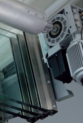 Hubstaffeltore ganz aus Glas statt Rollgitter