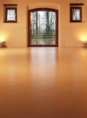 "Pietra di Venezia": Fugenloses monolithisches Bodendesign aus Italien