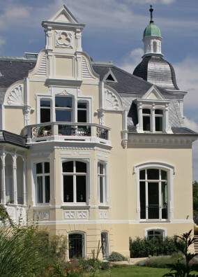 Spitzwinkel-Deckung für Hamelner Villa zwischen Historismus und Jugendstil