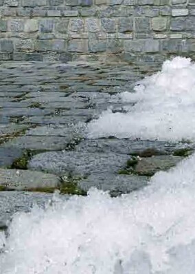 Schnee- und eisfreie Betonsteinflächen und Treppen