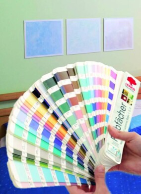 Auch Lehmfarben können es kunterbunt